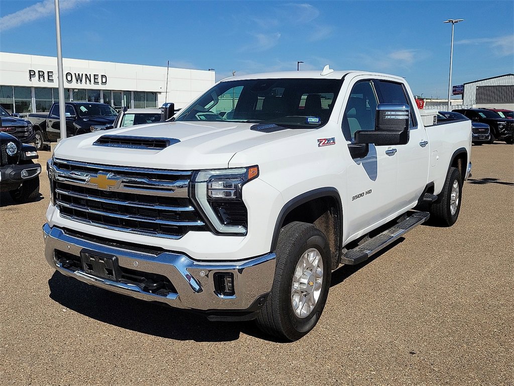 2024 Chevrolet Silverado 3500HD LTZ photo 4