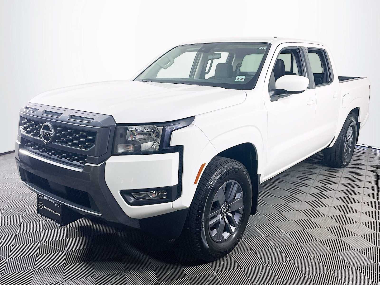 2025 Nissan Frontier SV's photo