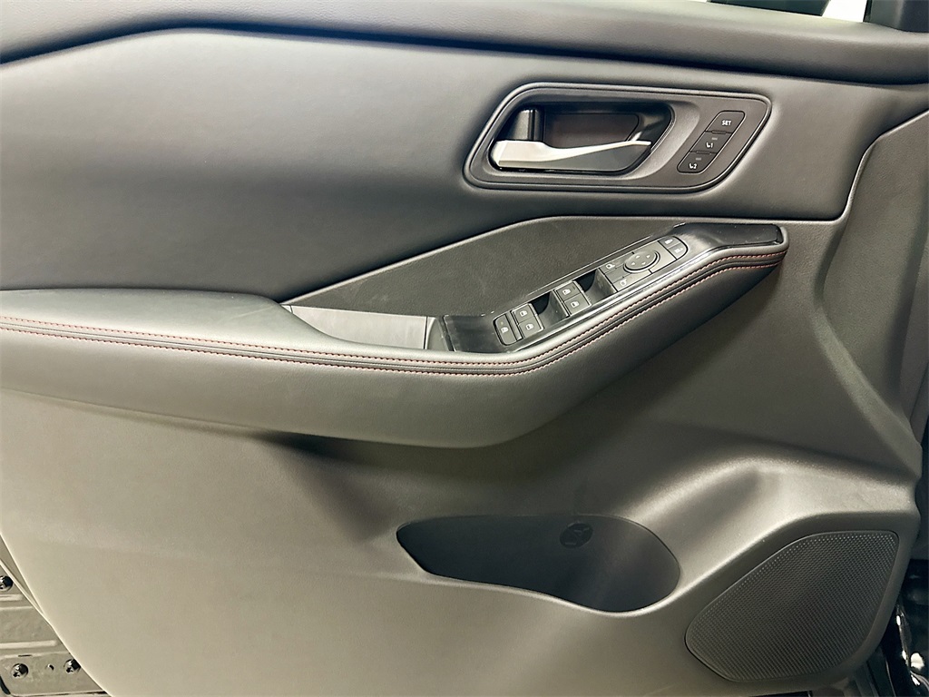 2026 Nissan Rogue SV photo 19
