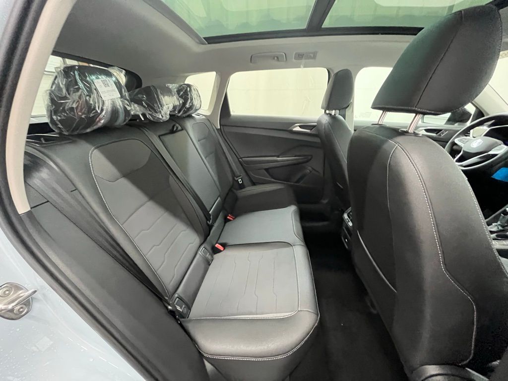 2025 Volkswagen Taos SE photo 22