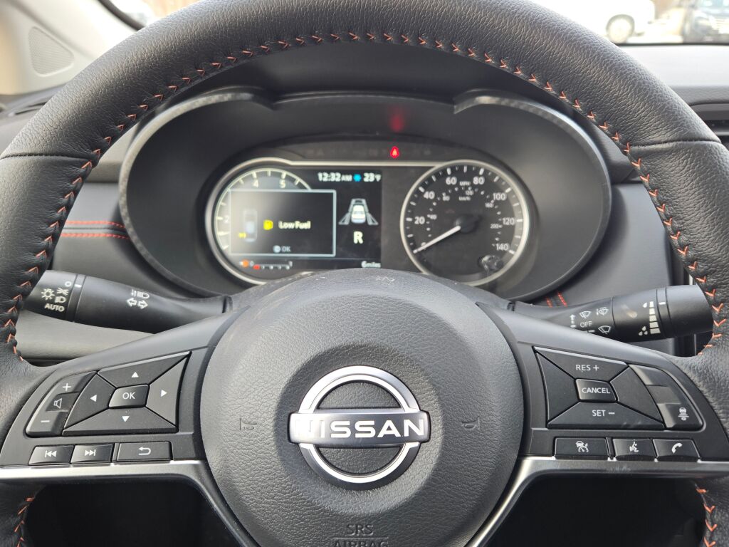 2025 Nissan Versa SR's photo