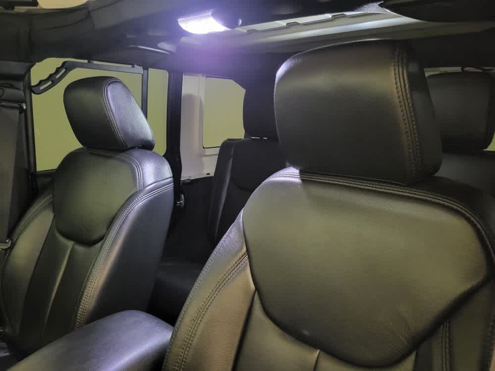 2016 Jeep Wrangler Unlimited Sahara photo 18