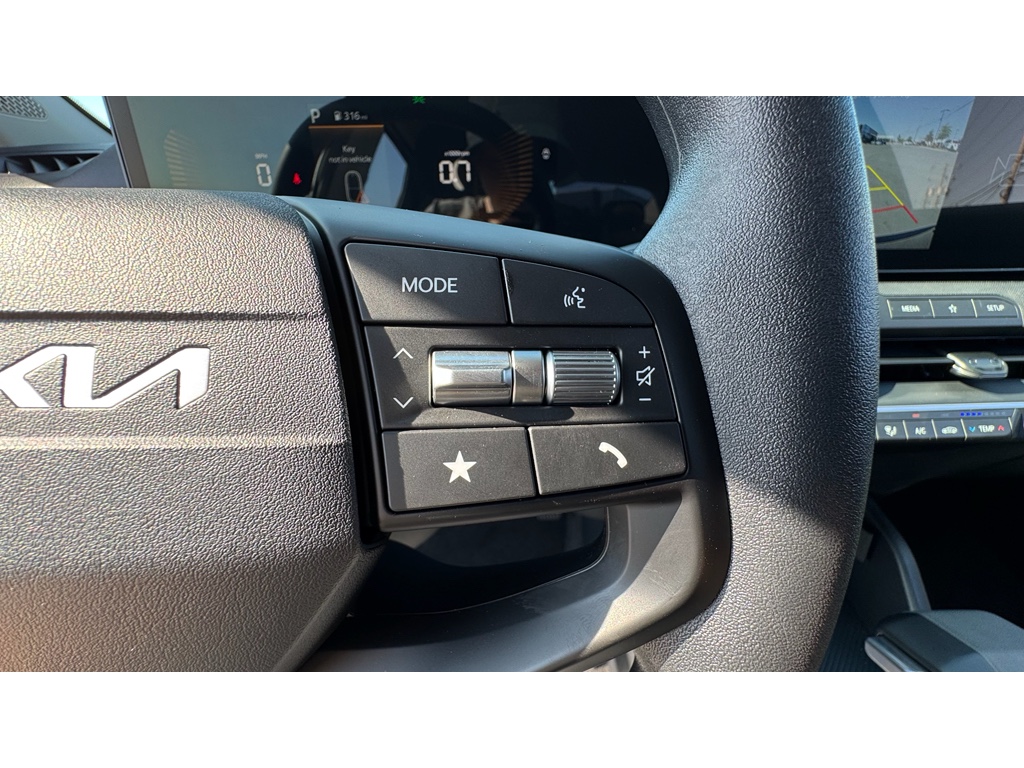 2025 Kia K4 LXS photo 9