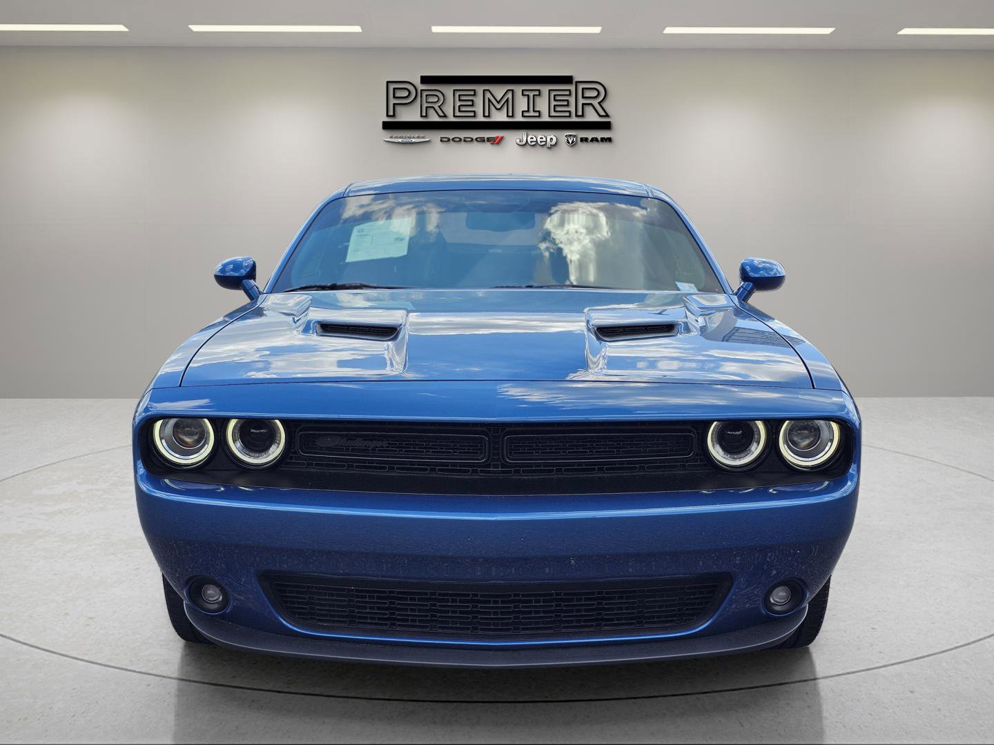 2023 Dodge Challenger SXT photo 2