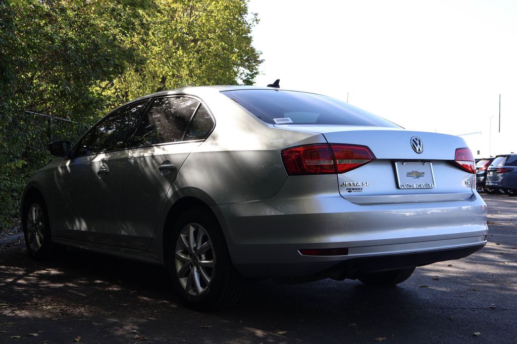 PreOwned 2015 Volkswagen Jetta 1.8T SE 4D Sedan in Indianapolis 