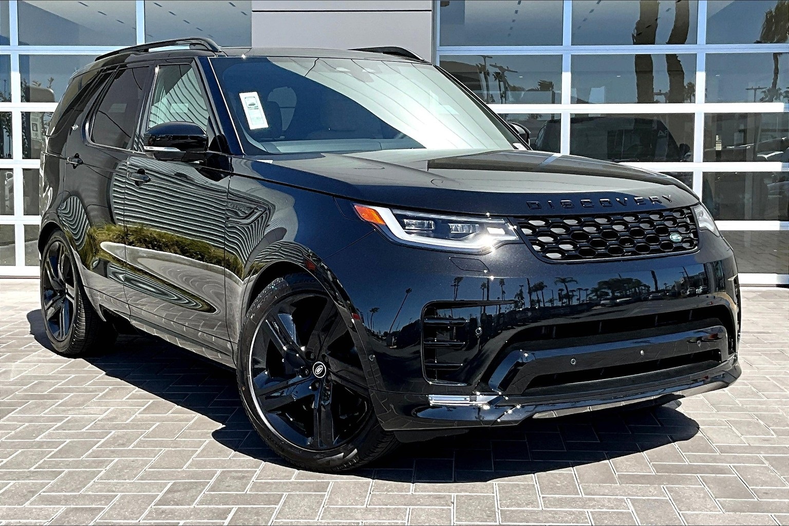 2025 Land Rover Discovery SE photo 2