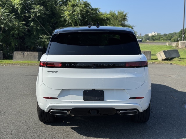 2025 Land Rover Range Rover Sport SE photo 4