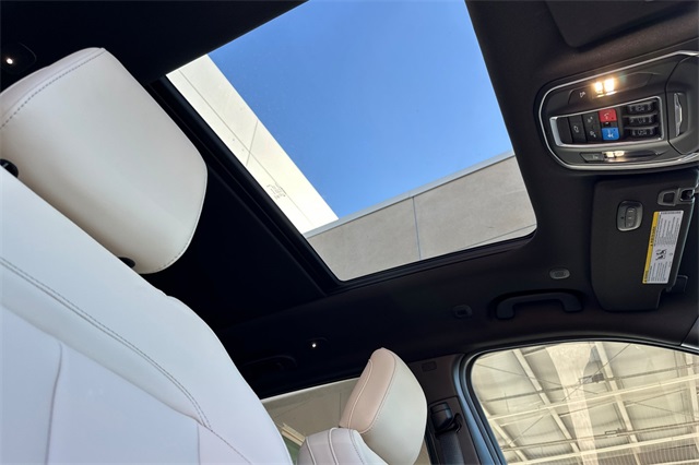 2025 Jeep Grand Cherokee Limited photo 4