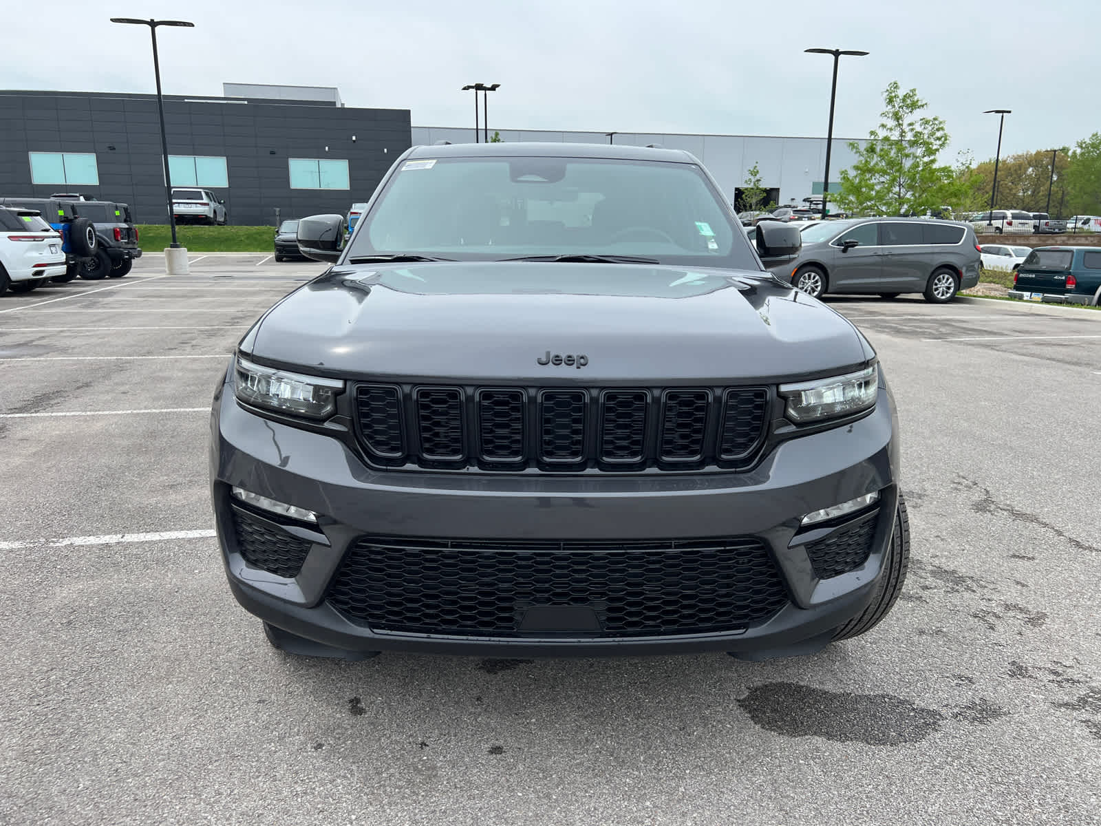 2025 Jeep Grand Cherokee Limited photo 3