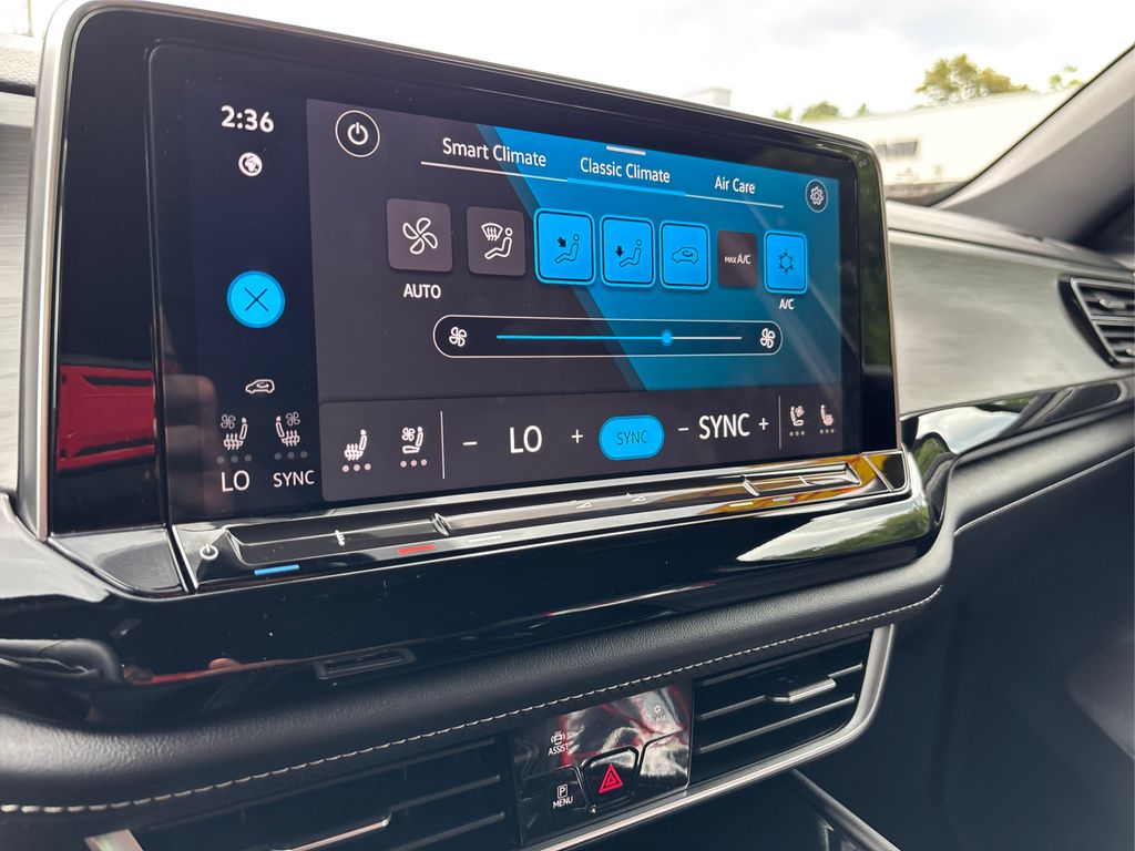 2024 Volkswagen Atlas Cross Sport SE Technology photo 27