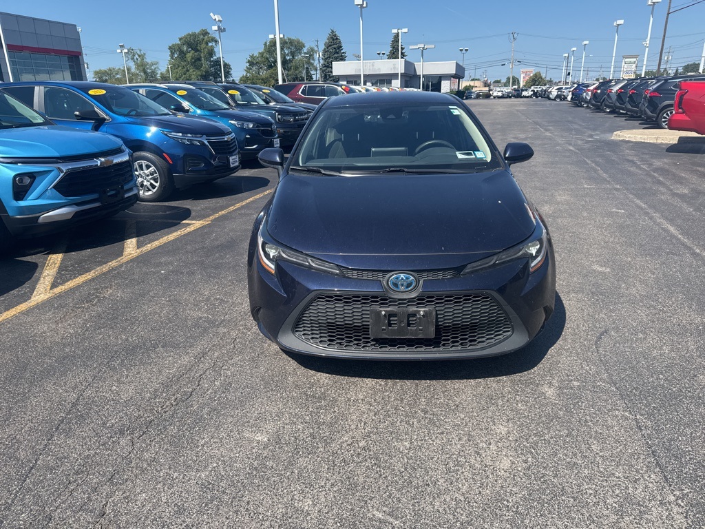 Used 2021 Toyota Corolla LE with VIN JTDEAMDE7MJ033898 for sale in Northfield, Minnesota