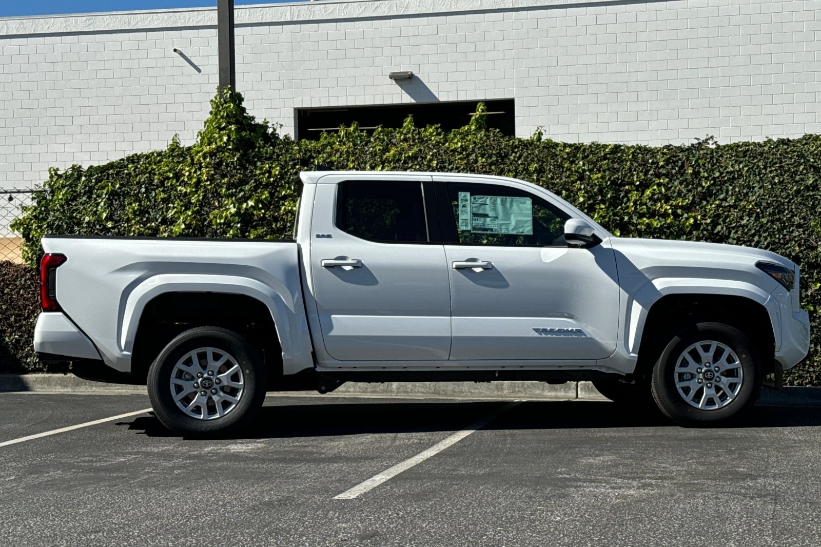 2025 Toyota Tacoma SR5 4x4 Double Cab photo 3