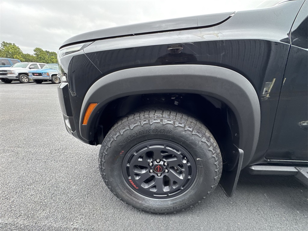 2025 Nissan Frontier PRO-4X photo 10