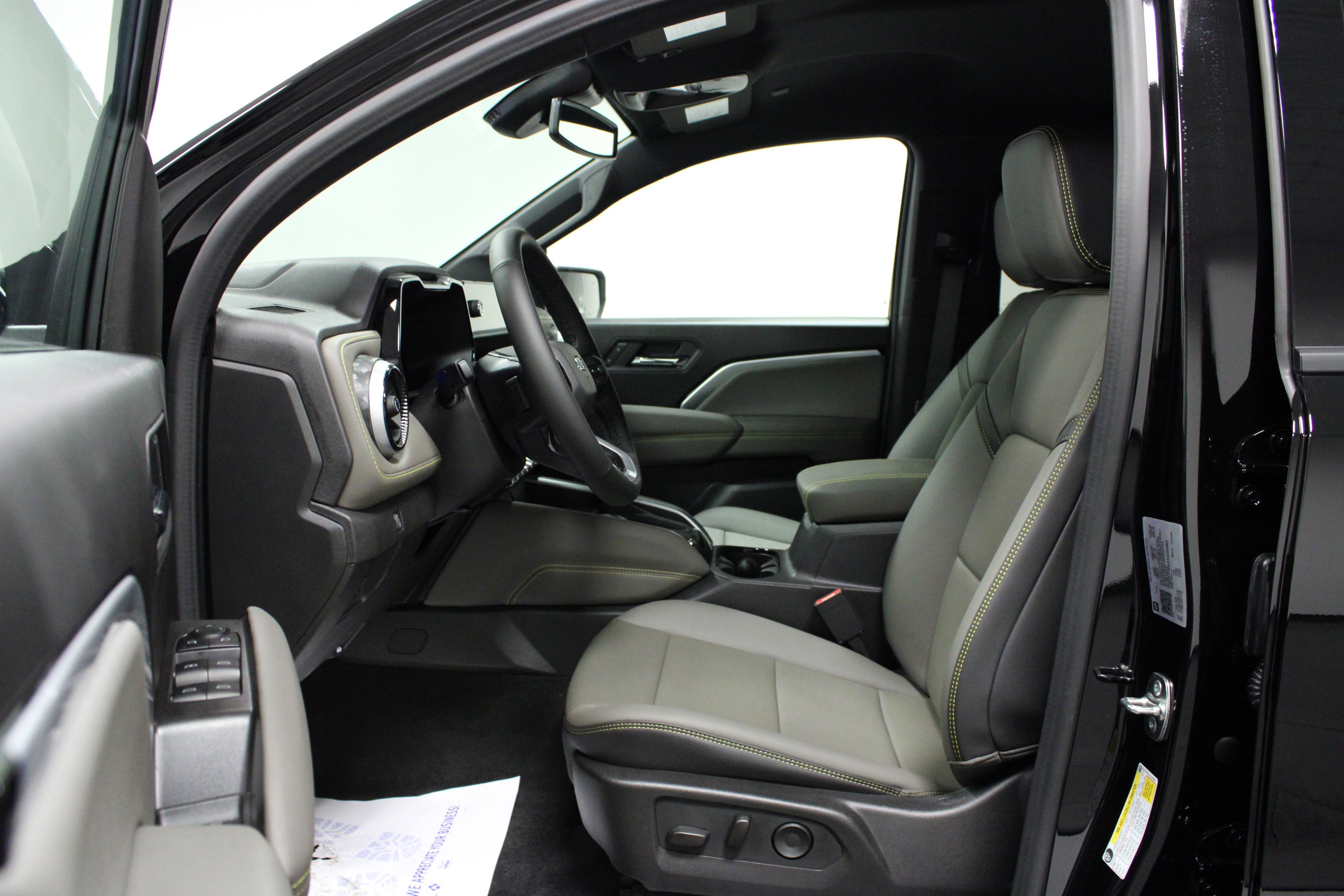 2026 Chevrolet Colorado ZR2 photo 11