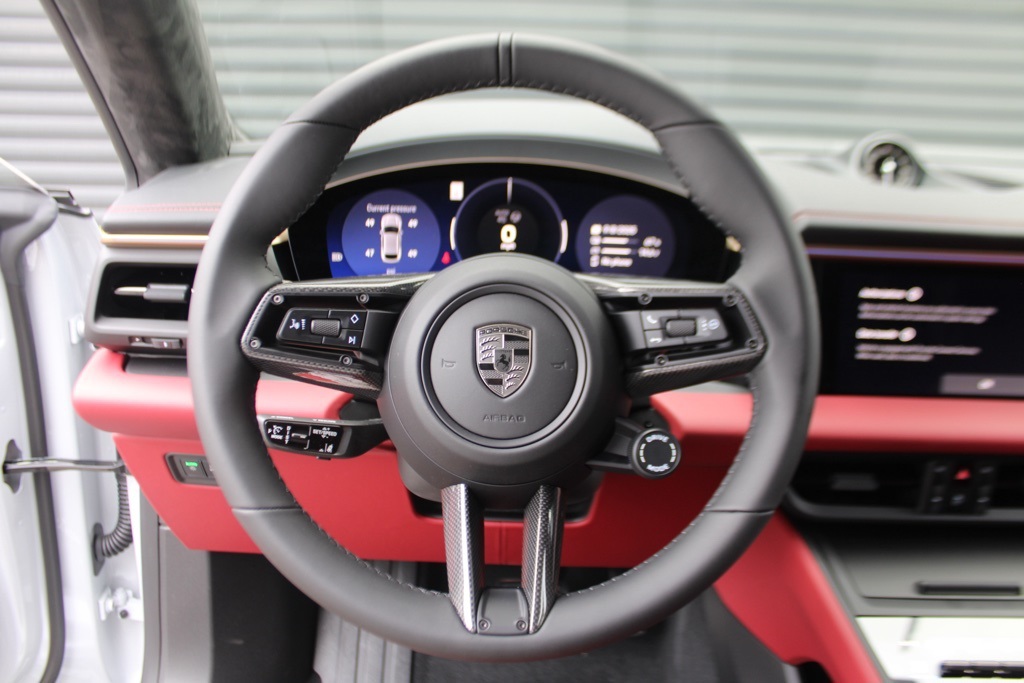2025 Porsche Macan Electric Turbo photo 20