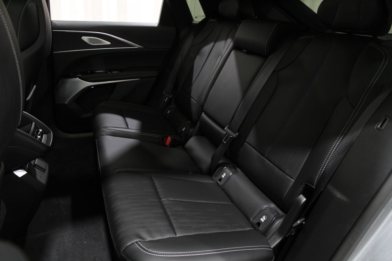 2025 Cadillac Lyriq Luxury photo 18