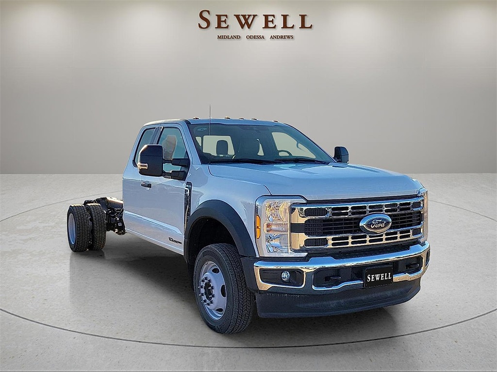 2024 Ford F-550 Super Duty Chassis Cab XL's photo