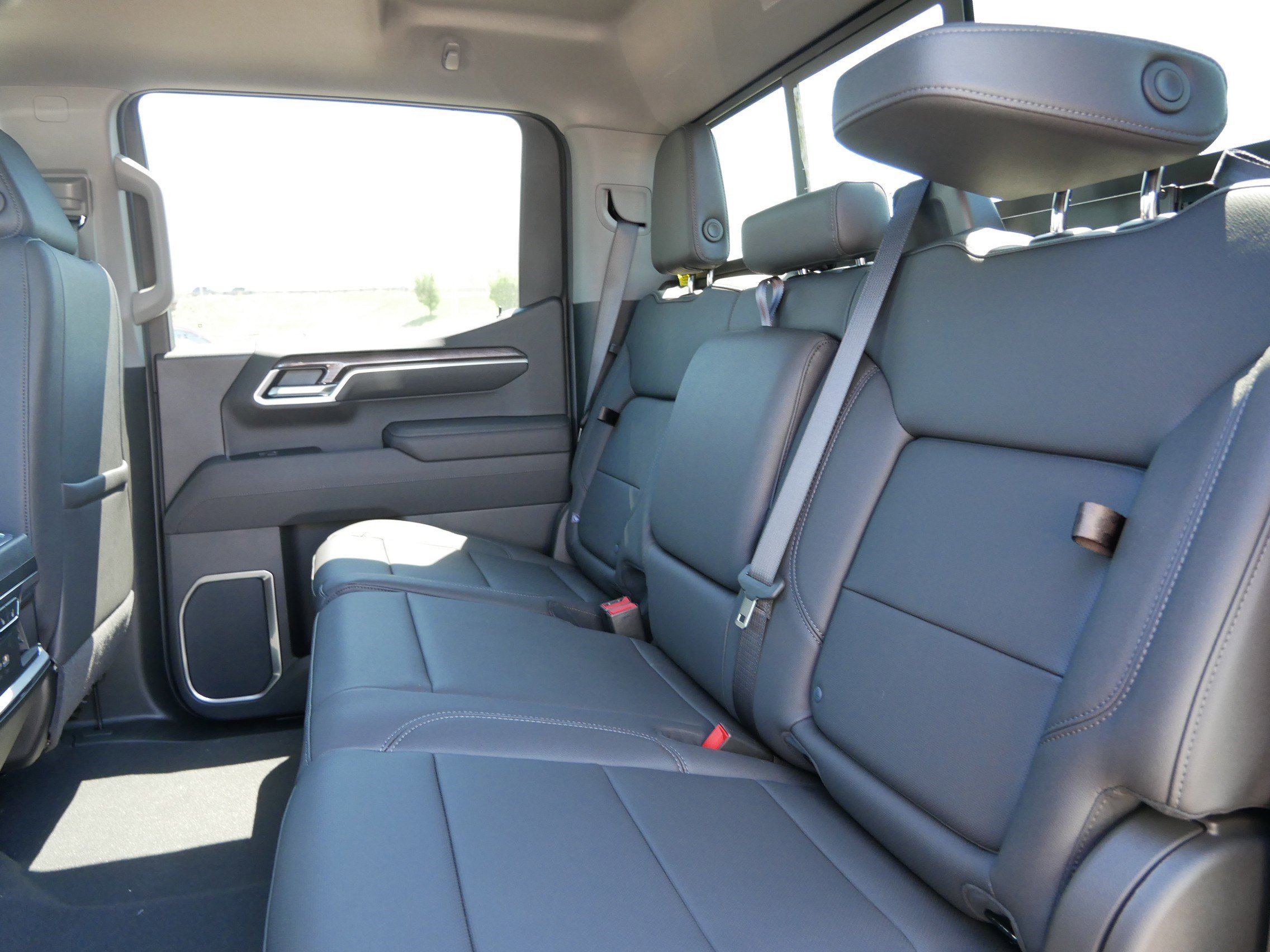 2025 Chevrolet Silverado 1500 LTZ photo 4