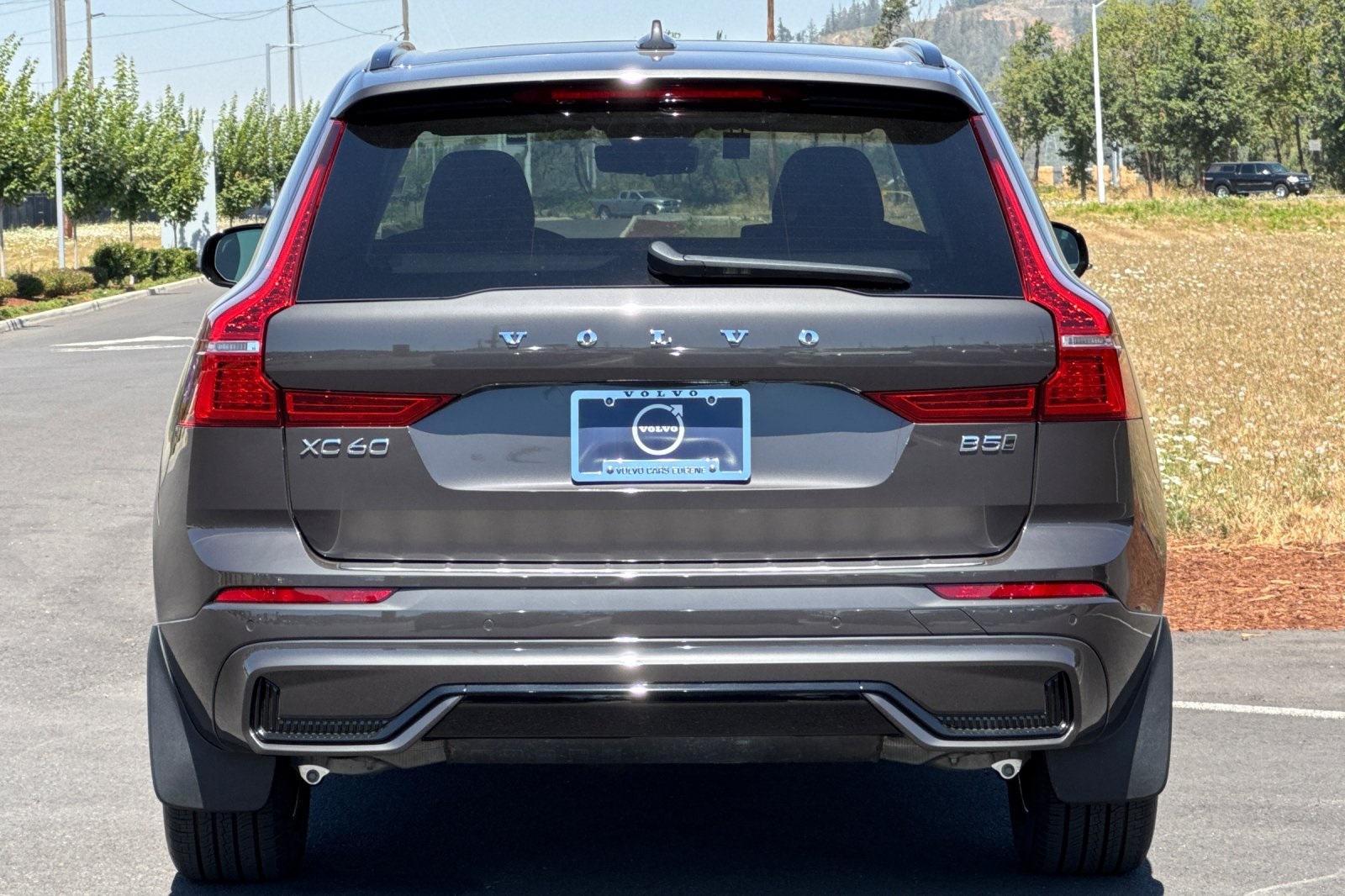 2025 Volvo XC60 B5 Core photo 4