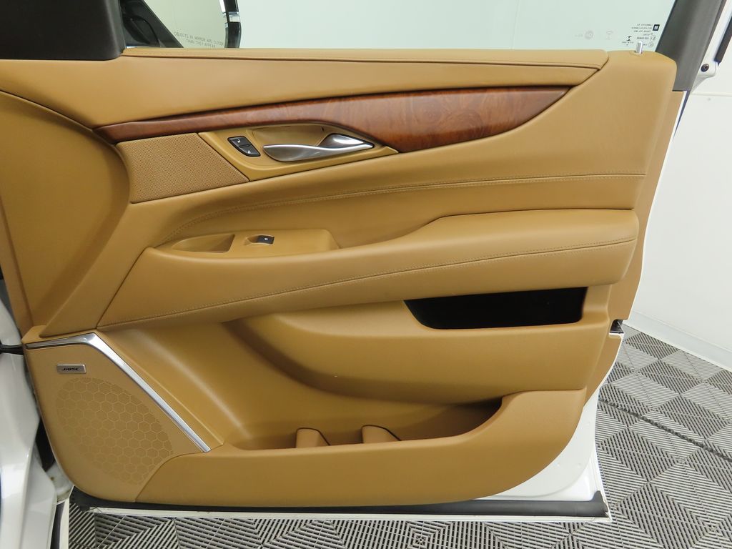2017 Cadillac Escalade Platinum photo 24