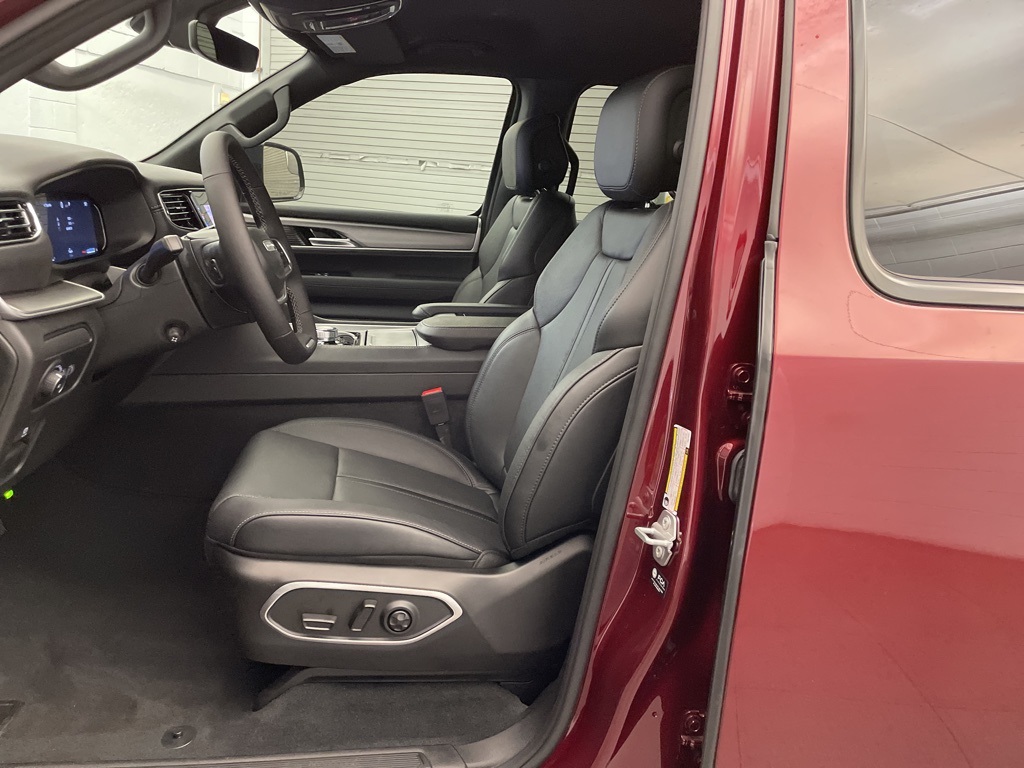 2025 Jeep Wagoneer L Series II photo 11