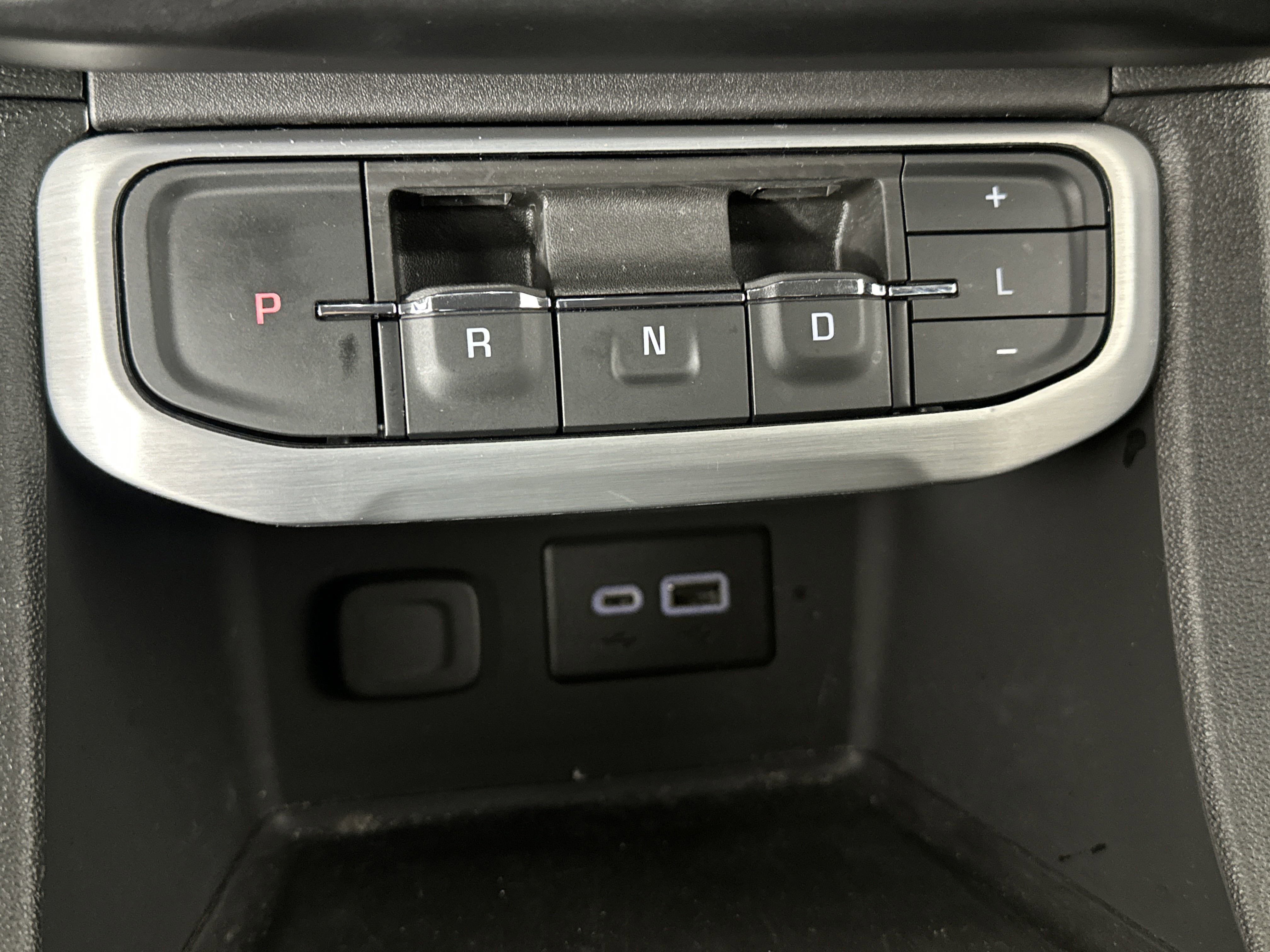 2023 Gmc Acadia SLE photo 13