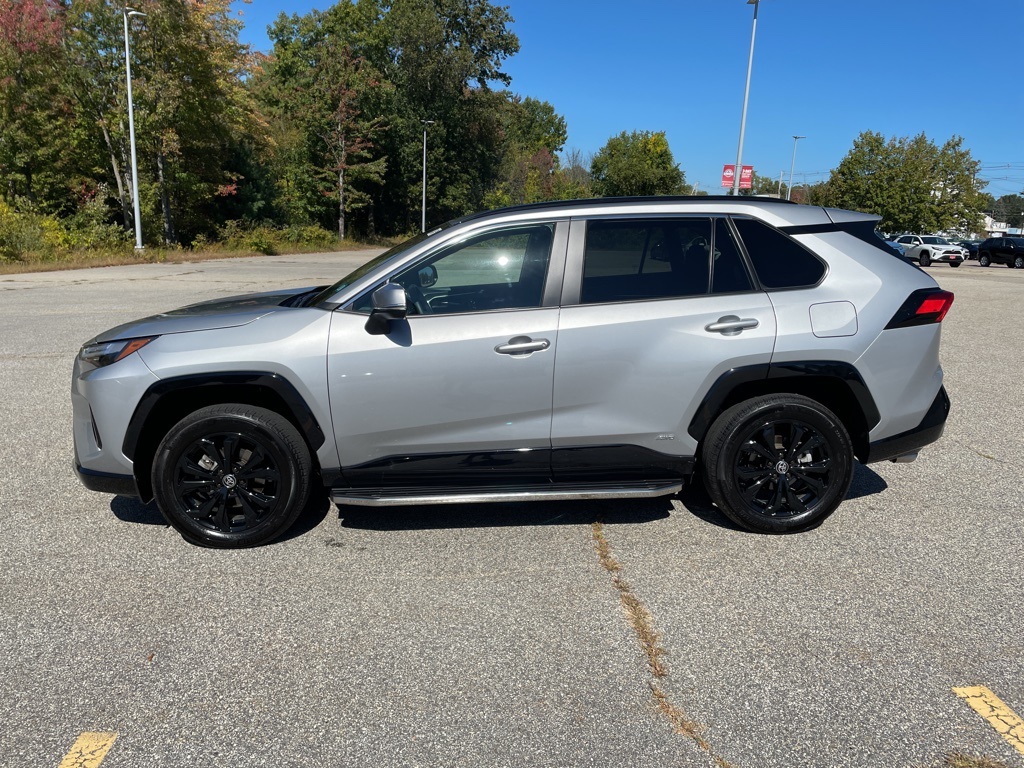 2024 Toyota RAV4 Hybrid SE photo 4