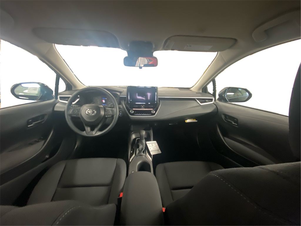 2025 Toyota Corolla LE photo 3