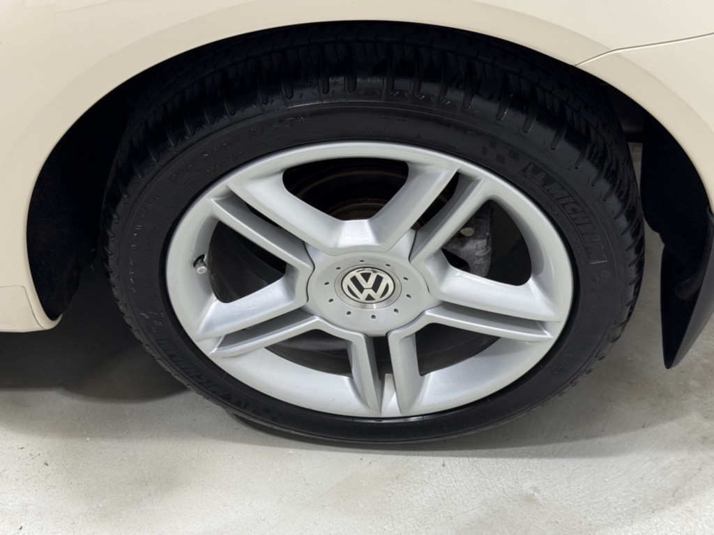 2005 Volkswagen Beetle Convertible GLS photo 8
