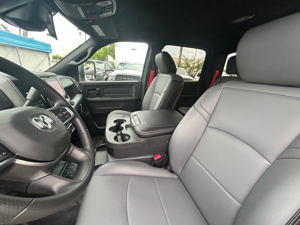 2025 Ram 3500 Tradesman photo 27
