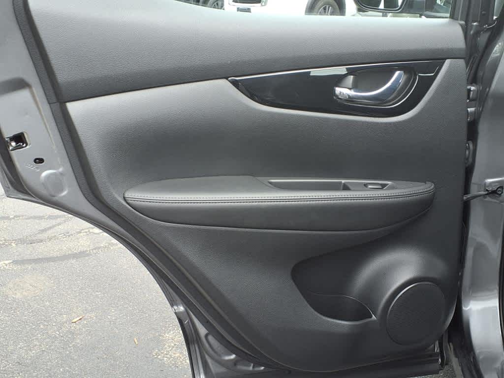 2022 Nissan Rogue Sport SV photo 22