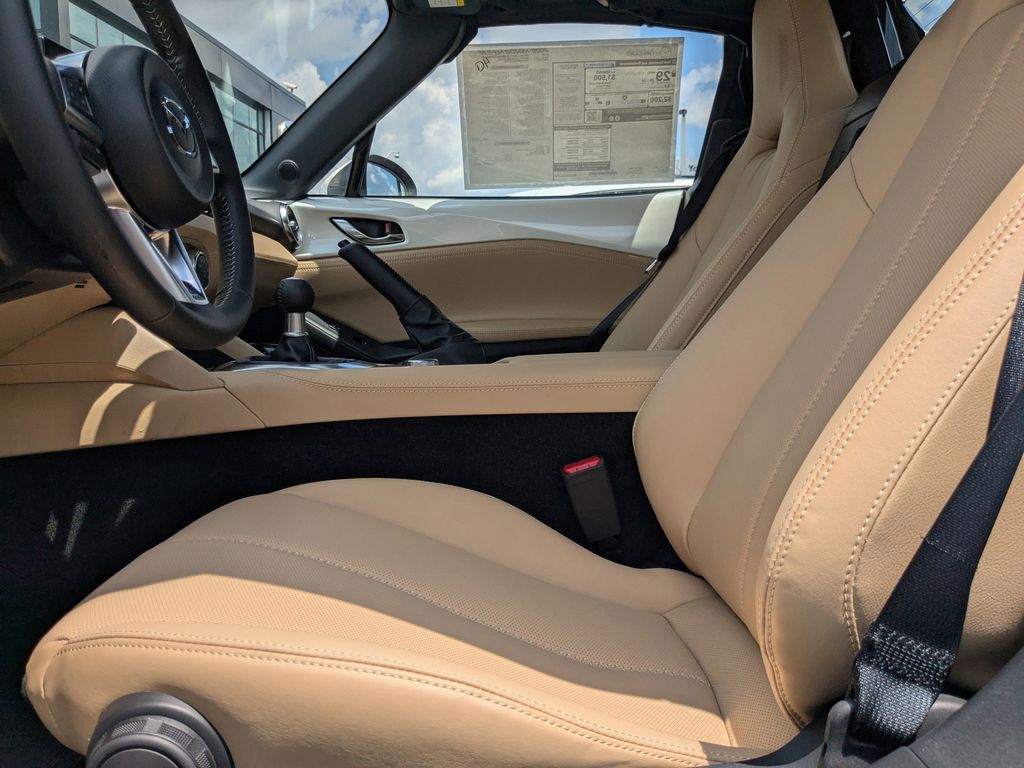 2025 Mazda MX-5 Miata Miata RF Grand Touring photo 17