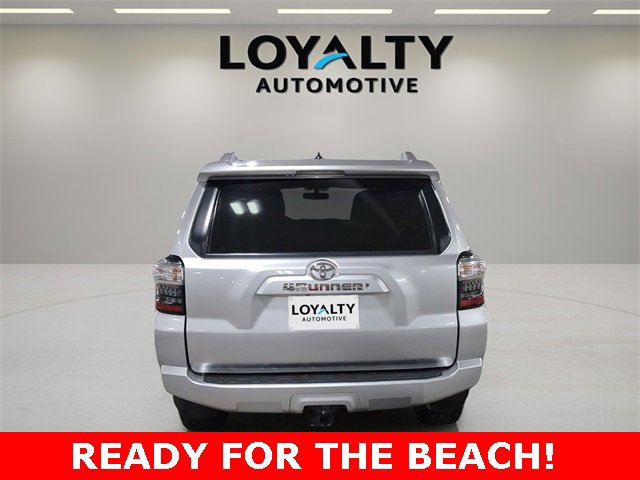 2016 Toyota 4Runner SR5 photo 3