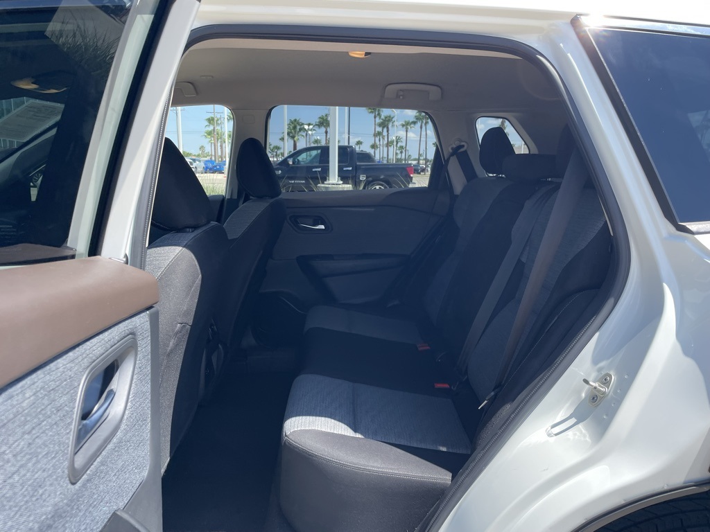 2023 Nissan Rogue SV photo 9