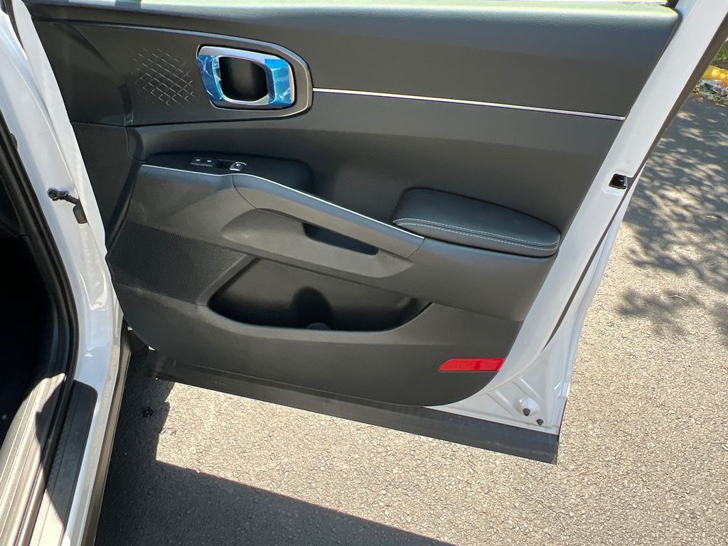 2025 Kia Sorento S photo 14