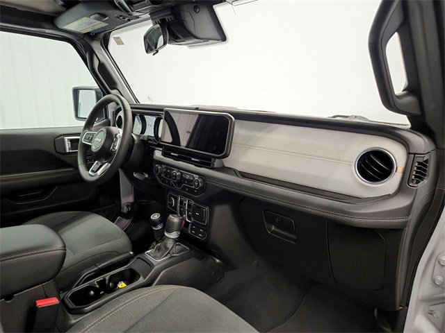 2024 Jeep Wrangler Sahara photo 28