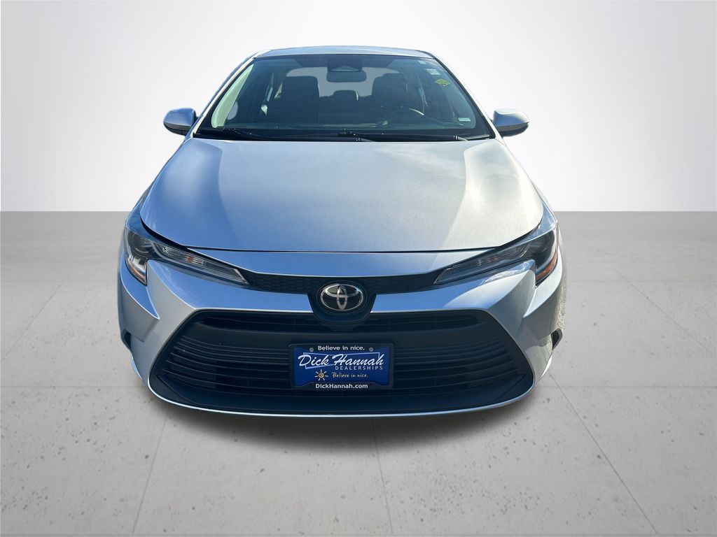 2023 Toyota Corolla LE photo 3