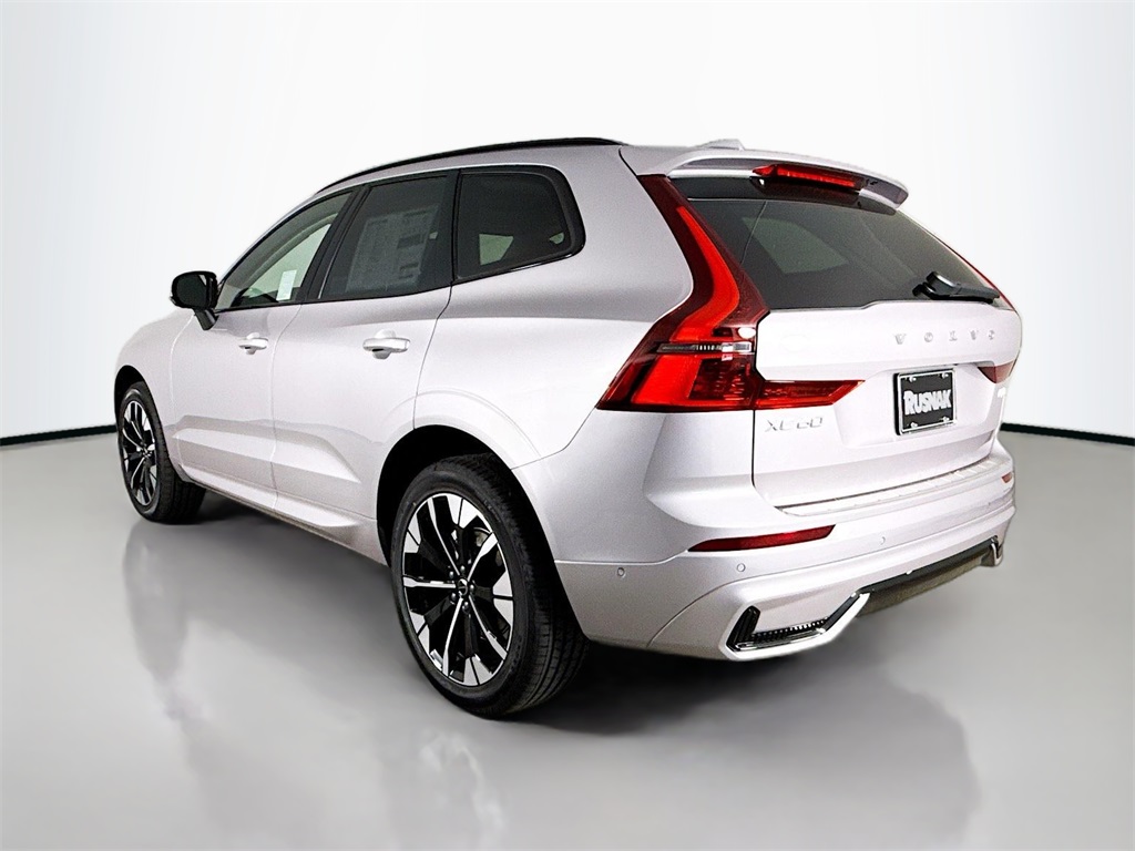 2026 Volvo XC60 B5 Plus photo 5