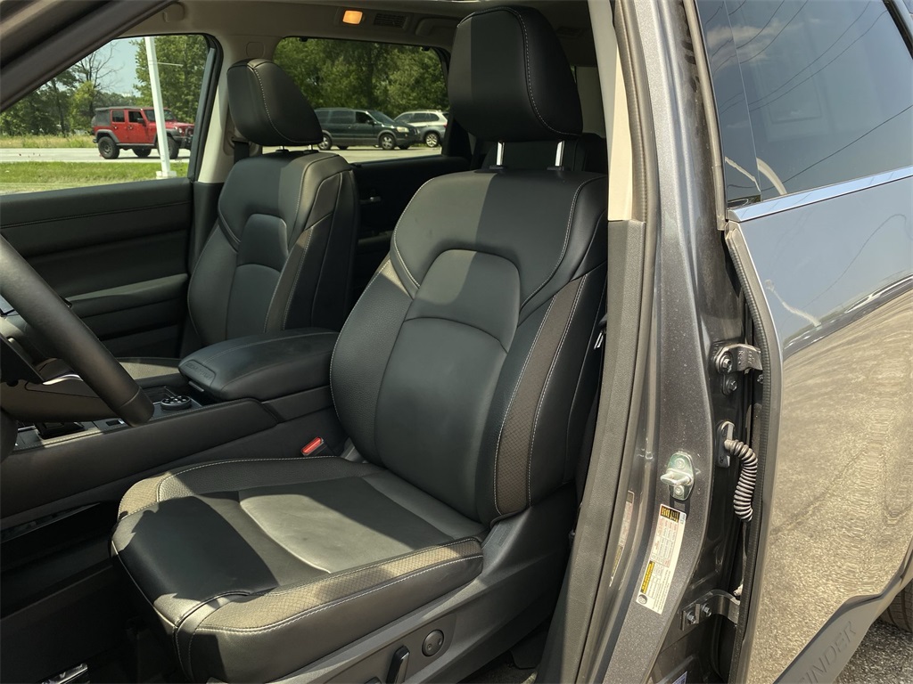 2023 Nissan Pathfinder SL photo 13