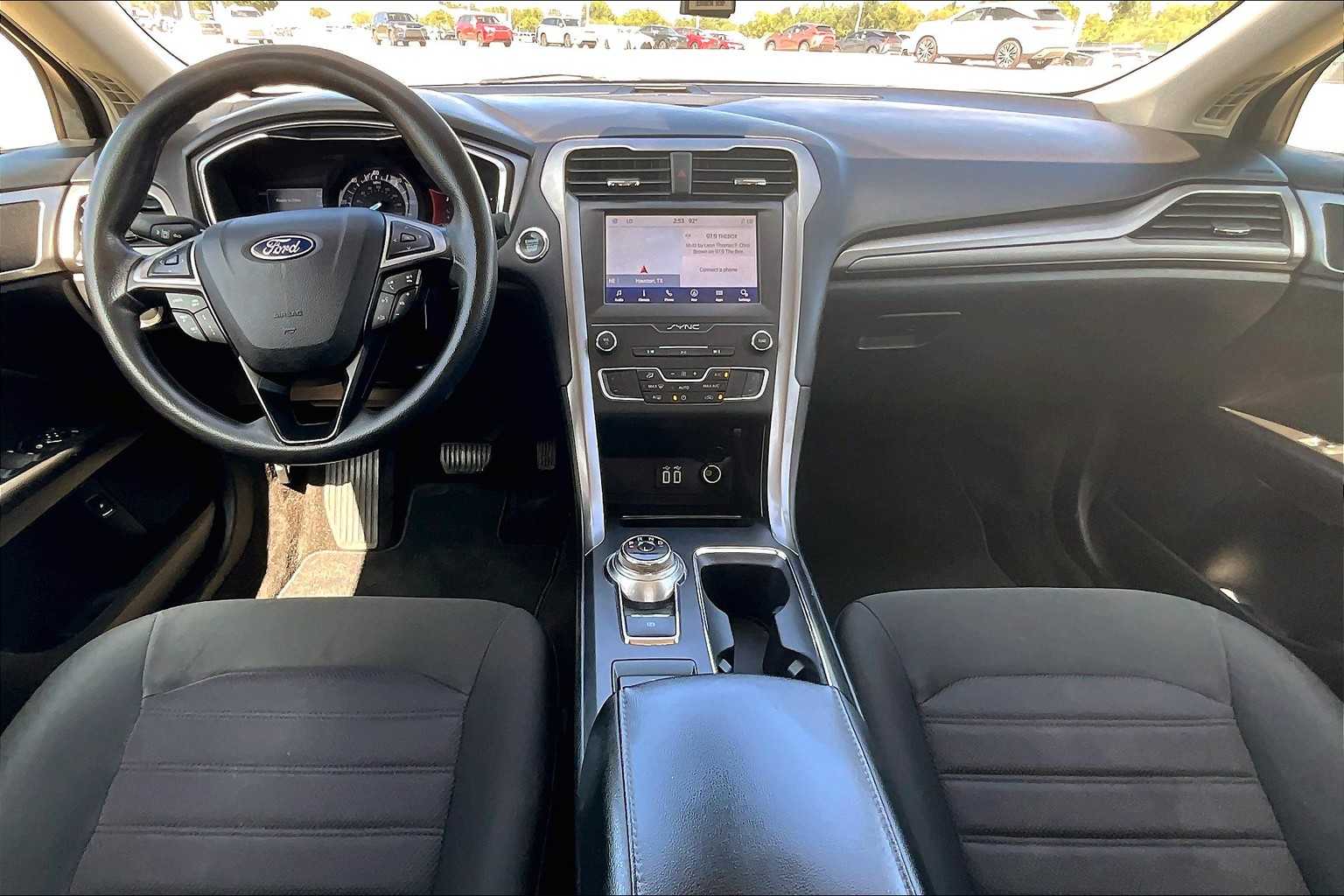 2020 Ford Fusion Hybrid SE photo 13