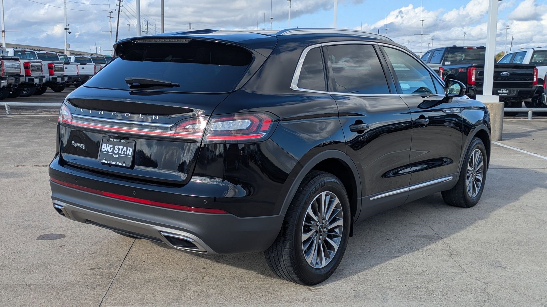 2023 Lincoln Nautilus Standard photo 4