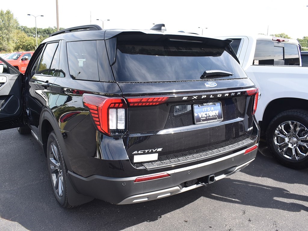 2025 Ford Explorer photo 28