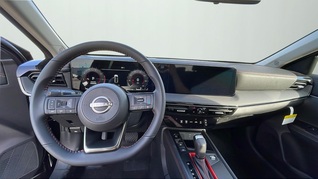 2025 Nissan Kicks SR photo 9