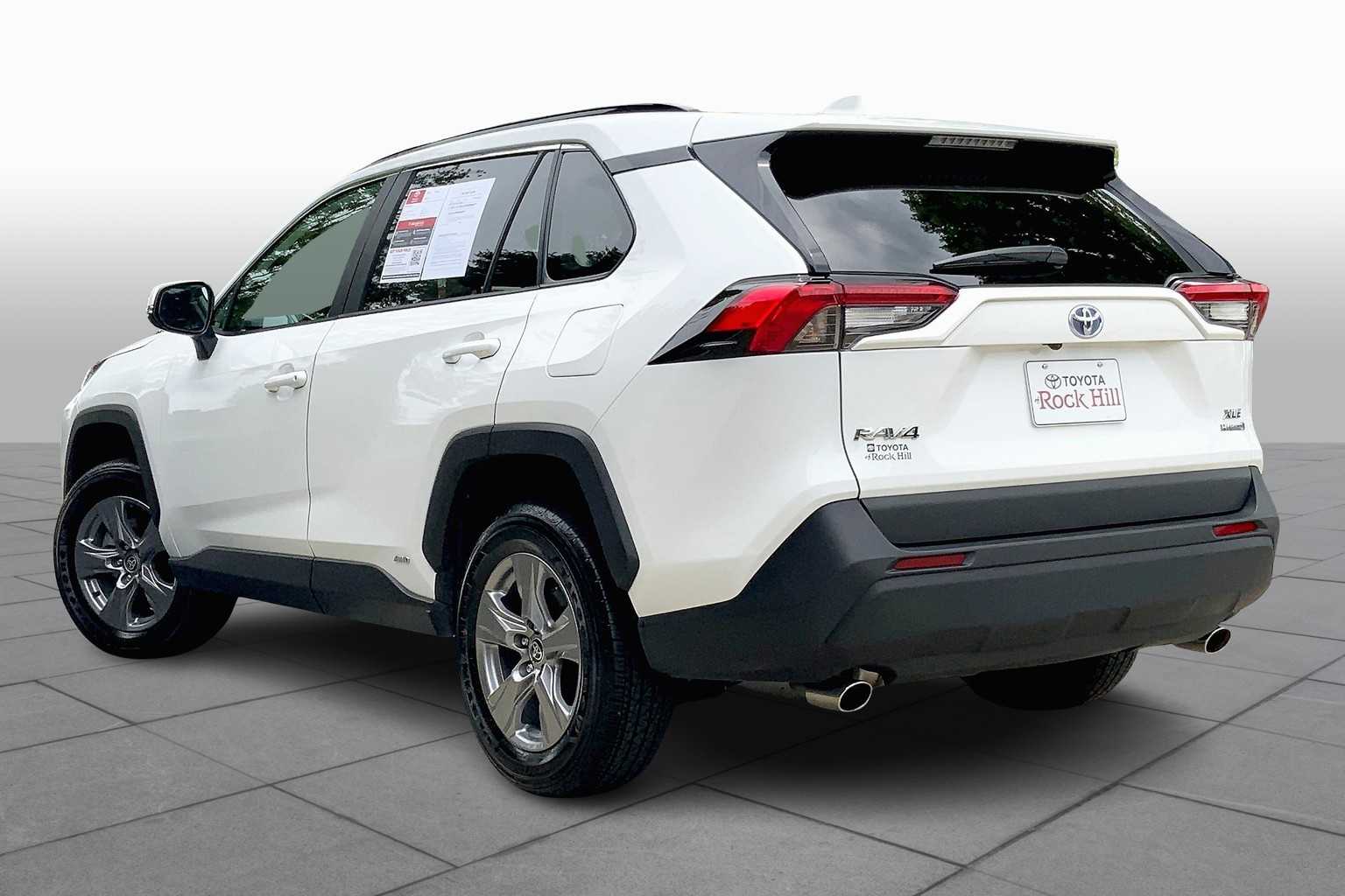 2024 Toyota RAV4 XLE photo 10