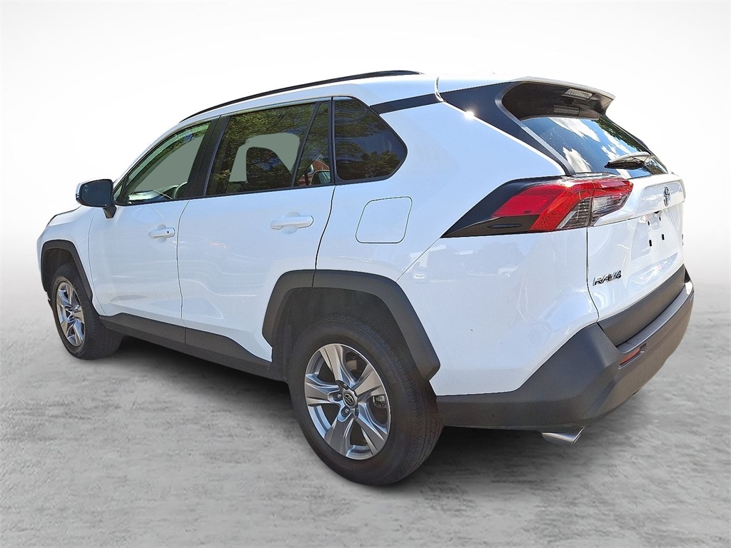 2023 Toyota RAV4 XLE photo 3