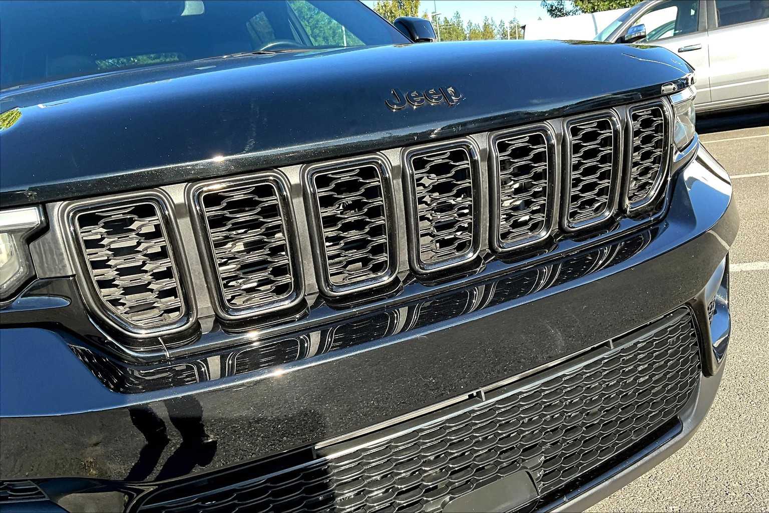 2024 Jeep Grand Cherokee Altitude photo 27