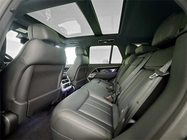 2025 Land Rover Range Rover SE photo 21