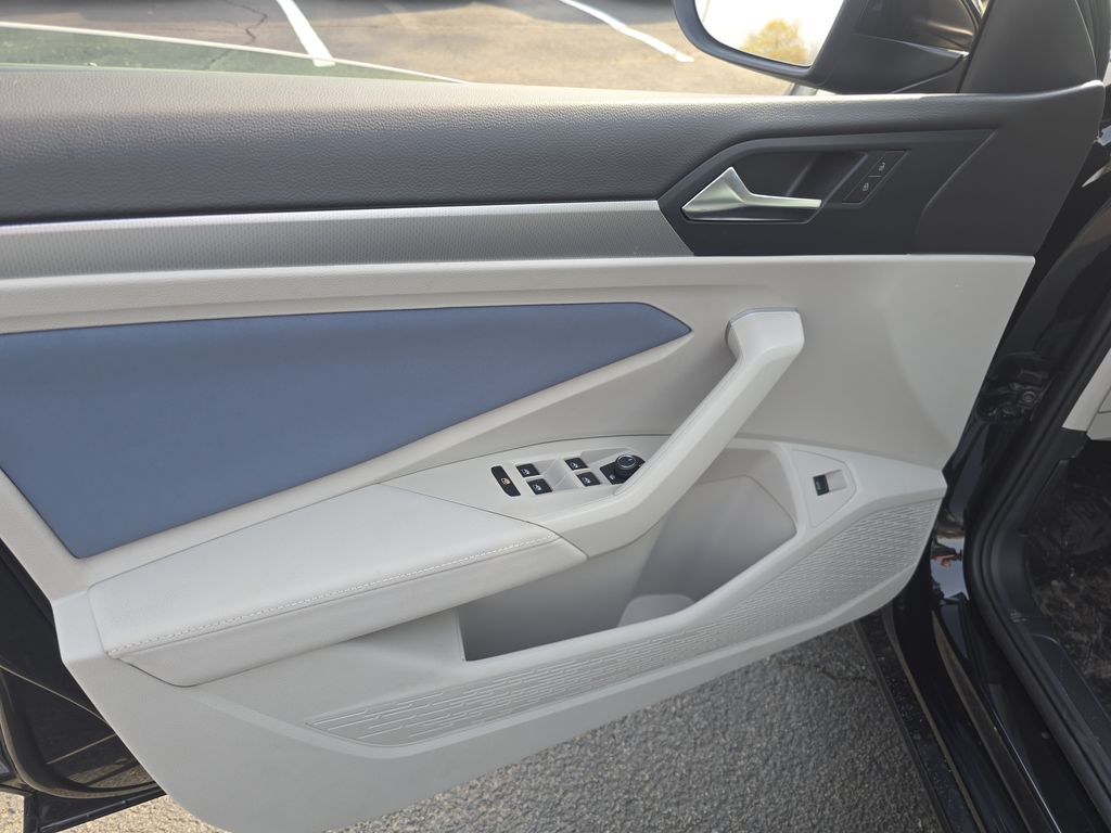 2025 Volkswagen Jetta 1.5T SE photo 4