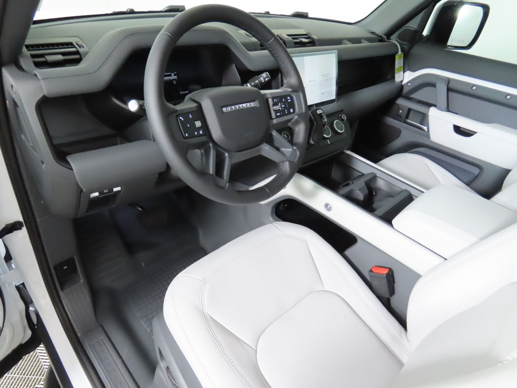 2025 Land Rover Defender 110 S photo 7