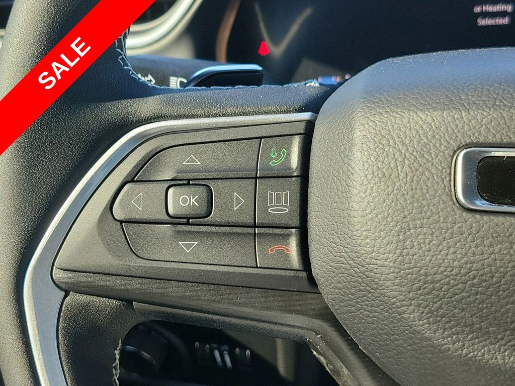 2025 Jeep Grand Cherokee Laredo Altitude photo 34